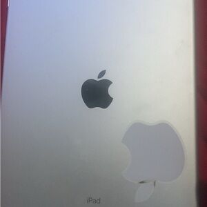 Apple Silver iPad Sleek Design Tablet